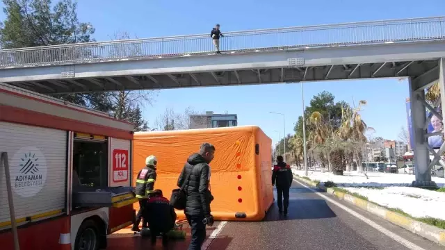 Son Dakika | İntihar teşebbüsünde bulunan şahsı hastaneye götürmek isteyen ambulans kaza yaptı... Ambulansın çarptığı çocuk ağır yaralandı