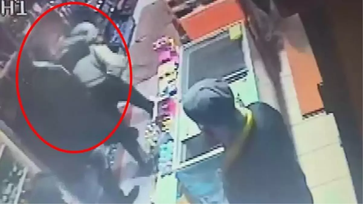 Laf attığı genç kızın dayısı deliye döndü, silah kabzasını tuttuğu gibi çocuğun kafasına geçirdi