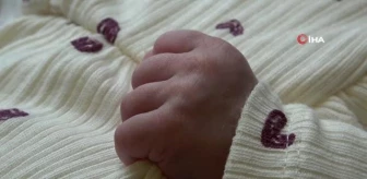 580 gram doğan Sude bebek hayata tutundu