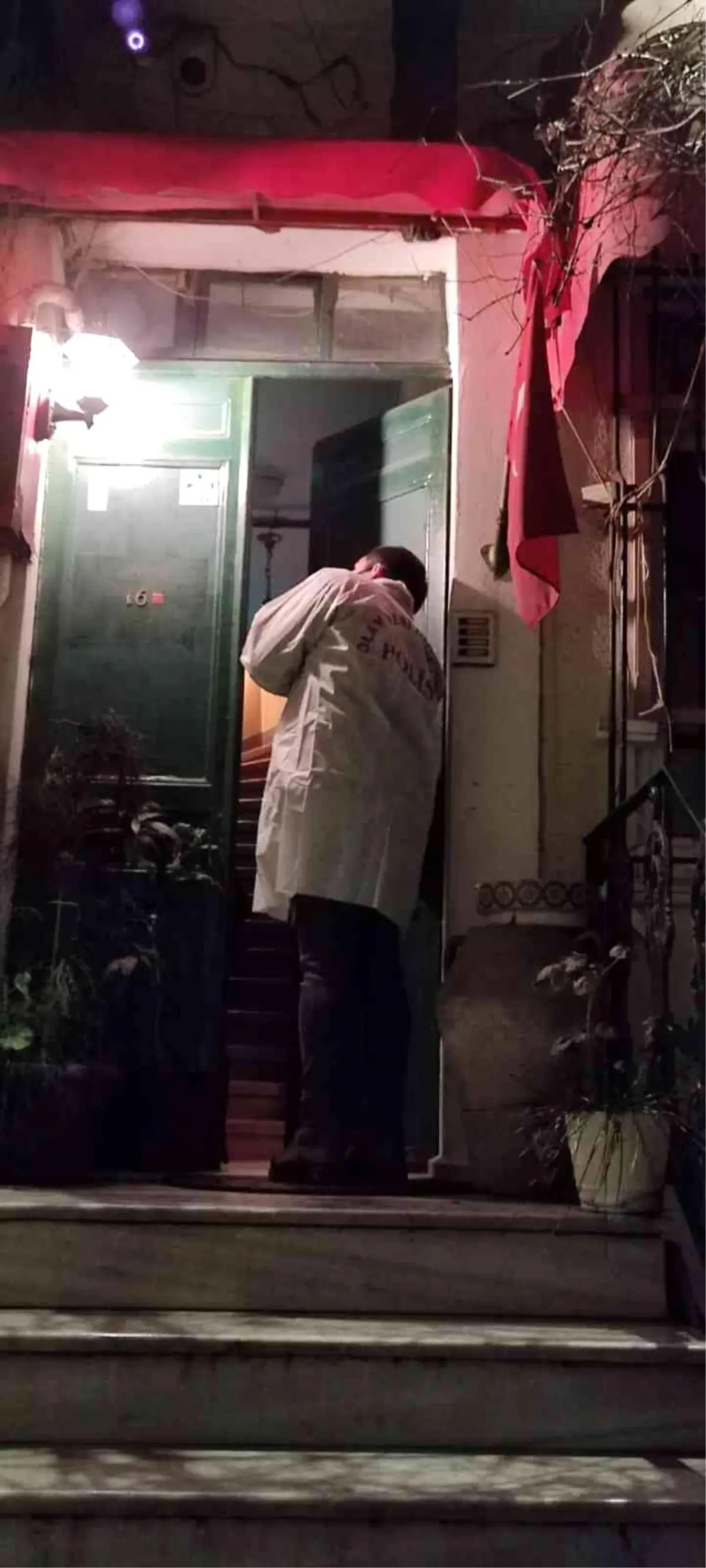 Amerikan vatandaşı Cihangir'deki evinde ölü bulundu