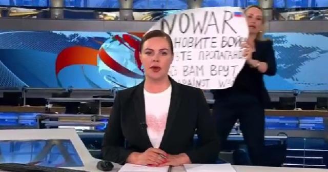 Annesi Ukraynalı babası Rus gazeteciden Rus devlet televizyonunda canlı savaş protestosu
