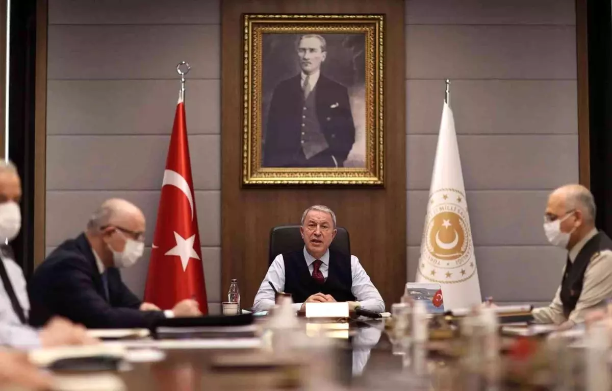 Bakan Akar, kuvvet komutanları ile toplantı gerçekleştirdi