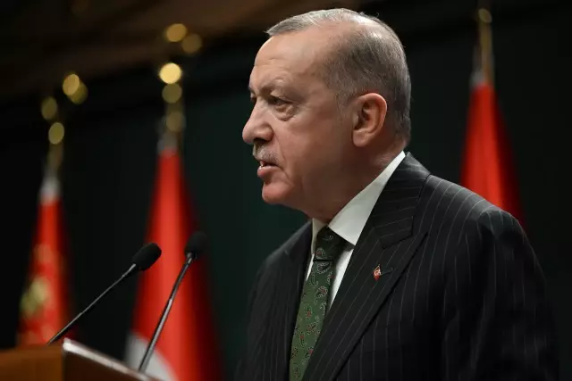 Son dakika haber: Cumhurbaşkanı Erdoğan: "830 bin hektar alanın daha çağdaş sistemlerle sulanmasını temin ederek, üreticilerimize yıllık yaklaşık 41 milyar lira gelir...