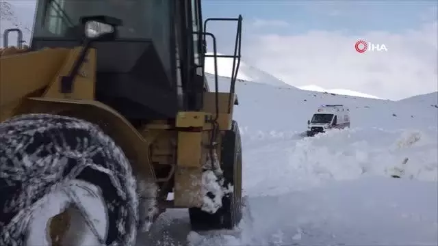 Erciş'te yolu kapanan mahalledeki kalp hastası için seferberlik