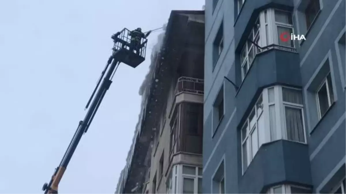 Erzurum'da buz kırma timleri iş başında