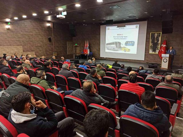 Kars'ta sürücülere öfke kontrolü anlatıldı