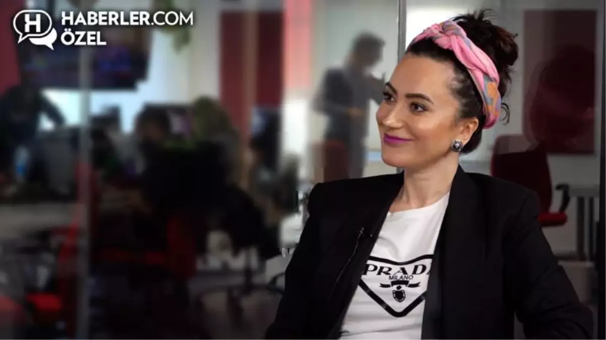 Mesleğini bırakarak müzisyen olan Tuğba Ünal, sesiyle ünlülere rakip oldu