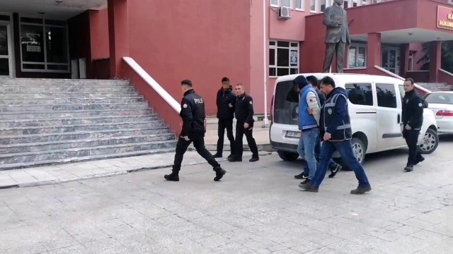Polisten kod ismi "yıldız" operasyonu- Adana'dan Çorum'a dolandırıcılık yolcuğuna çıkan şebekeye polisten operasyon