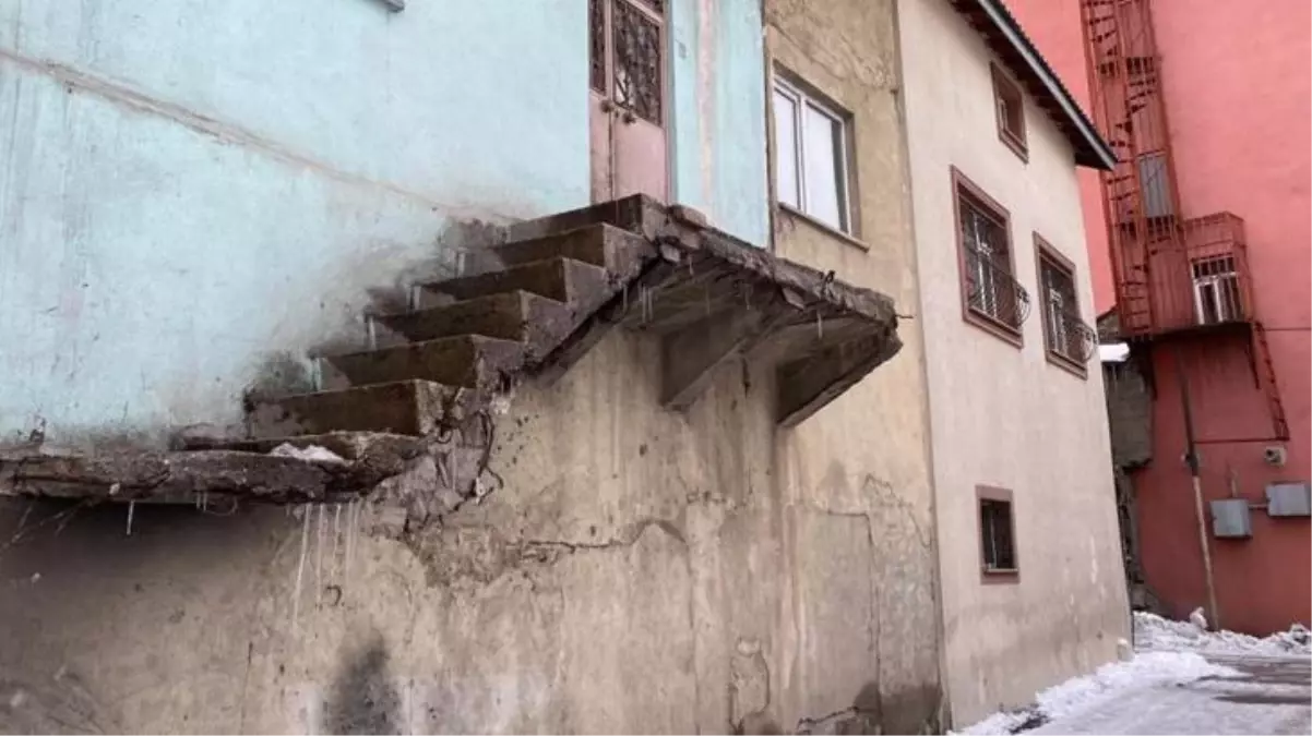Erzurum'da bir garip olay! Merdiveninin giriş kısmı ve korkulukları bir gecede kayboldu