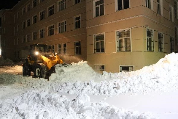 Karlıova'da 1 haftalık kar tatili sonrası dersbaşı