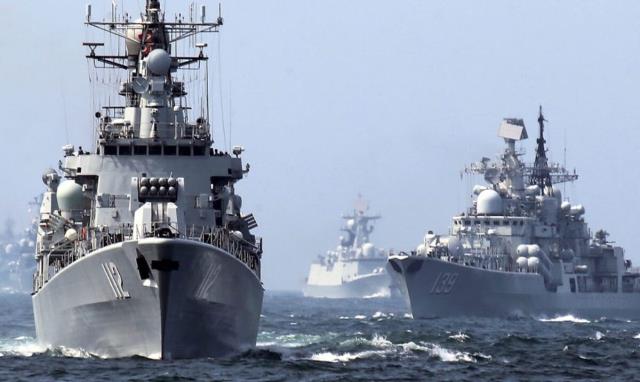 Rusya dört koldan saldırıyor! Gemileri Odessa kıyılarını, uçakları ise Harkov'u bombaladı