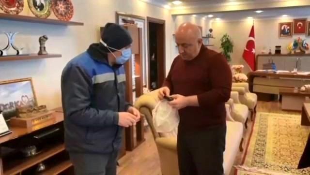 temizlik iscisinden ornek davranis 3 14799858 o