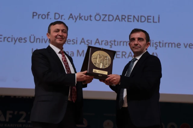 Turkovac'ın kaşifi Prof. Dr. Aykut Özdarendeli: "Omicron varyantına karşı 3 doz Turkovac aşısının önemli manada esirgeyici olduğunu da saptadık"