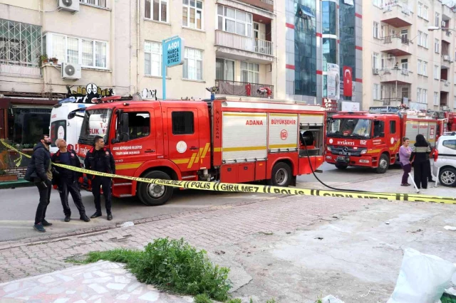 Adana'da 4 katlı binada yangın