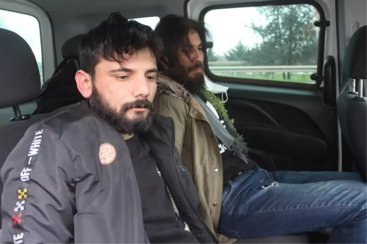 Otoyoldan bariyer çalan 2 kişi yakalandı