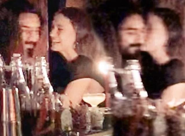 Aşk yaşayan Serenay Sarıkaya ve Umut Evirgen sarmaş dolaş görüntülendi