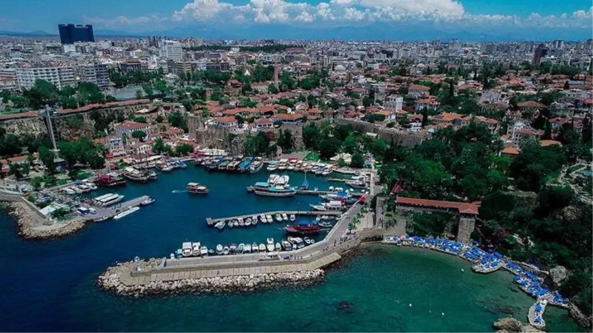 Savaştan kaçan Rus ve Ukraynalılar Antalya'ya akın ediyor! 3 bin liralık kiralar 10 bin liraya yükseldi