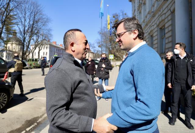 Son Dakika! Dışişleri Bakanı Çavuşoğlu, Ukraynalı mevkidaşı Kuleba ile görüştü: İki liderin bir araya gelme olasılığı var