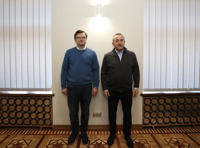 Son Dakika! Dışişleri Bakanı Çavuşoğlu, Ukraynalı mevkidaşı Kuleba ile görüştü: İki liderin bir araya gelme olasılığı var