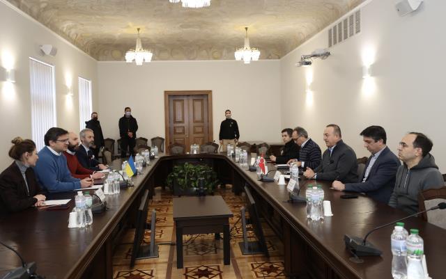 Son Dakika! Dışişleri Bakanı Çavuşoğlu, Ukraynalı mevkidaşı Kuleba ile görüştü: İki liderin bir araya gelme olasılığı var