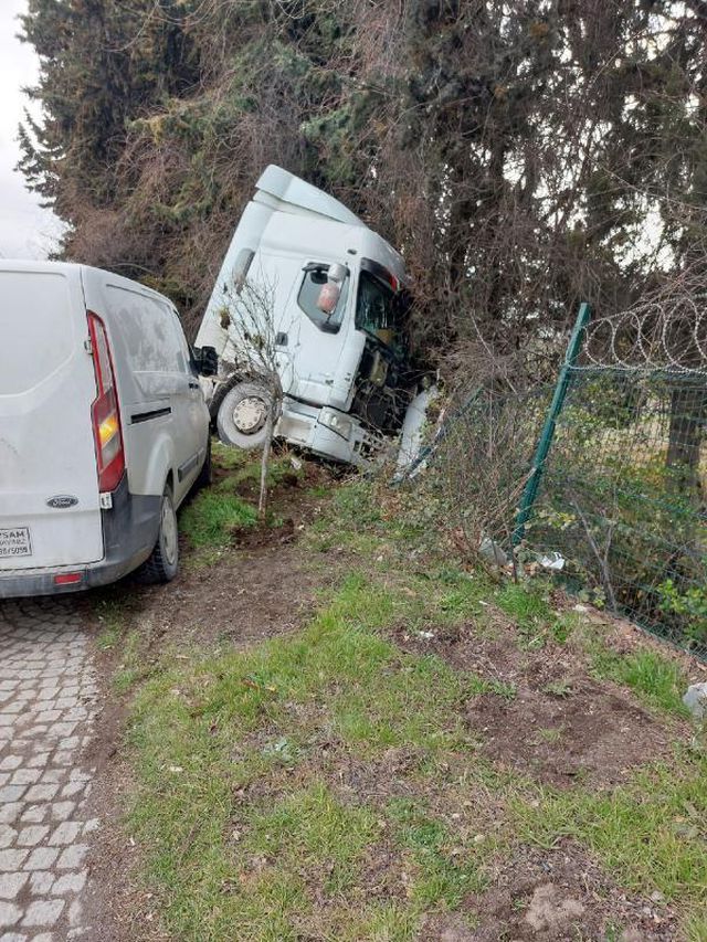 tir in acik kalan dorsesi ust gecide carpip a 3 14803444 o