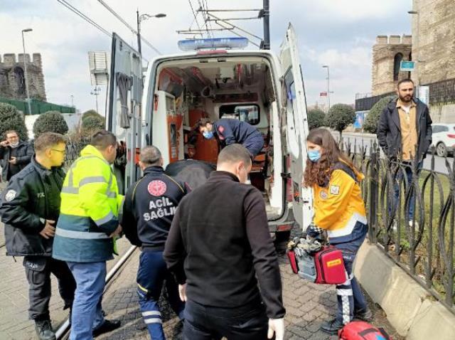 İstanbul'da bir kişi tramvayın önüne atlayarak intihar etmeye çalıştı