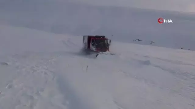 Yolu ulaşıma kapanan köyde hastalanan anne ve bebeğine sıhhat grupları yetişti