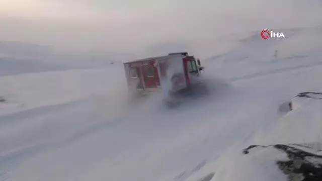 Yolu ulaşıma kapanan köyde hastalanan anne ve bebeğine sıhhat grupları yetişti