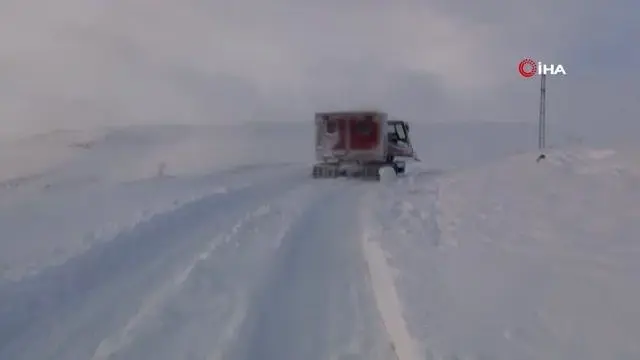 Yolu ulaşıma kapanan köyde hastalanan anne ve bebeğine sıhhat grupları yetişti