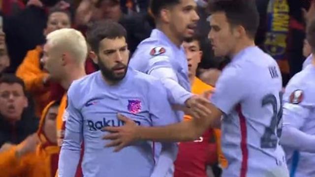 Maça damga vuran an! Barcelona'nın yıldızı Jordi Alba, alandan çekilmekle tehdit etti