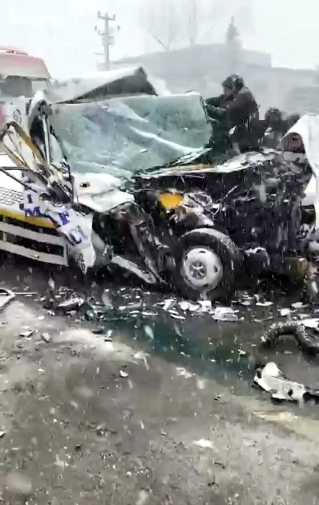 sakarya da kar yagisi kazayi beraberinde geti 3 14804840 o