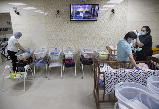 Ukraynalı kadınlar bu bebekleri başka aileler için doğurdu! Şimdi ne taşıyıcı anneleri yanında ne de öz anneleri! Ukraynalı kadınlar bu bebekleri başka aileler için doğurdu! Şimdi ne taşıyıcı anneleri yanında ne de öz anneleri!