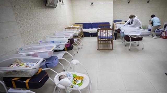 Ukraynalı kadınlar bu bebekleri başka aileler için doğurdu! Şimdi ne taşıyıcı anneleri yanında ne de öz anneleri! Ukraynalı kadınlar bu bebekleri başka aileler için doğurdu! Şimdi ne taşıyıcı anneleri yanında ne de öz anneleri!