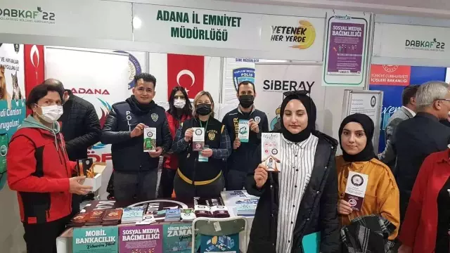 Son Dakika | Adana polisi fuarda öğrencileri suça karşı uyardı