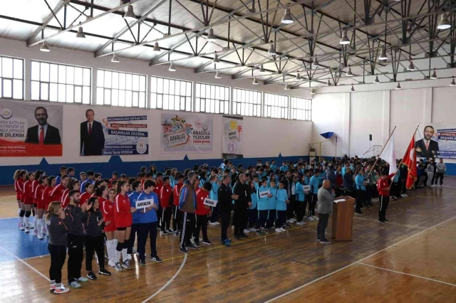 "Anadolu Yıldızlar Ligi Voleybol Küme Müsabakaları" Silifke'de başladı