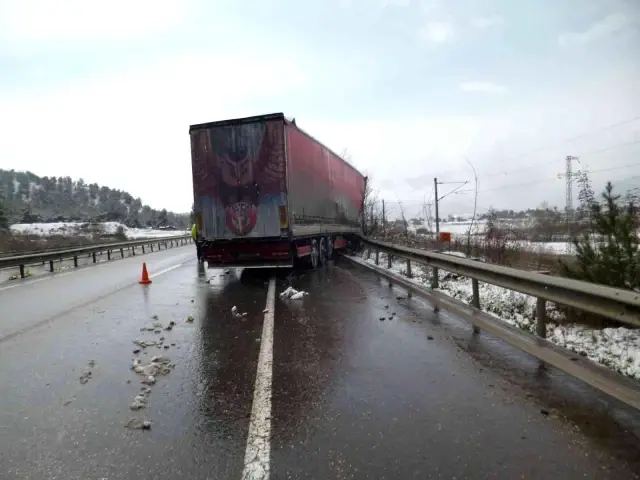 Bilecik'te 5 aracın karıştığı zincirleme trafik kazasında 1 kişi öldü, 7 kişi yaralandı