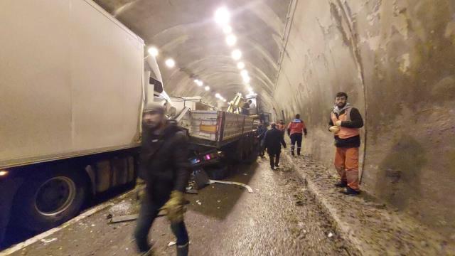 Bolu Dağı Tüneli'ndeki zincirleme kazada olay yerinden gelen manzaralar müthiş