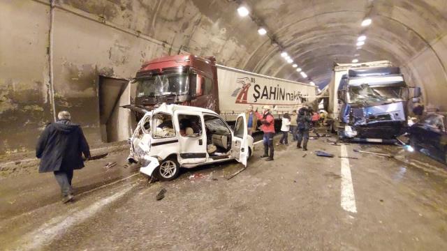 Bolu Dağı Tüneli'ndeki zincirleme kazada olay yerinden gelen manzaralar müthiş