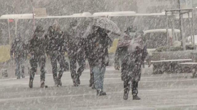 İstanbul'da bu saat aralığına dikkat! Hem İmamoğlu hem Vali Yerlikaya'dan kar uyarısı geldi