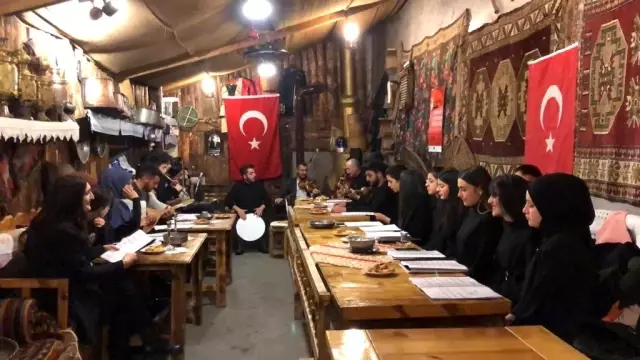 Kars'ta, tek yürek, 81 vücudu tek başı Çanakkale silinmeyen gözyaşı müzik dinletisi