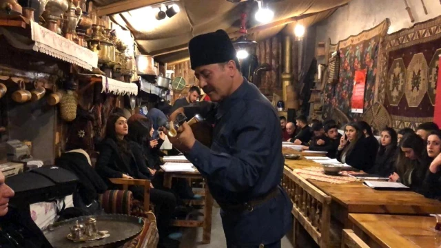 Kars'ta, tek yürek, 81 vücudu tek başı Çanakkale silinmeyen gözyaşı müzik dinletisi