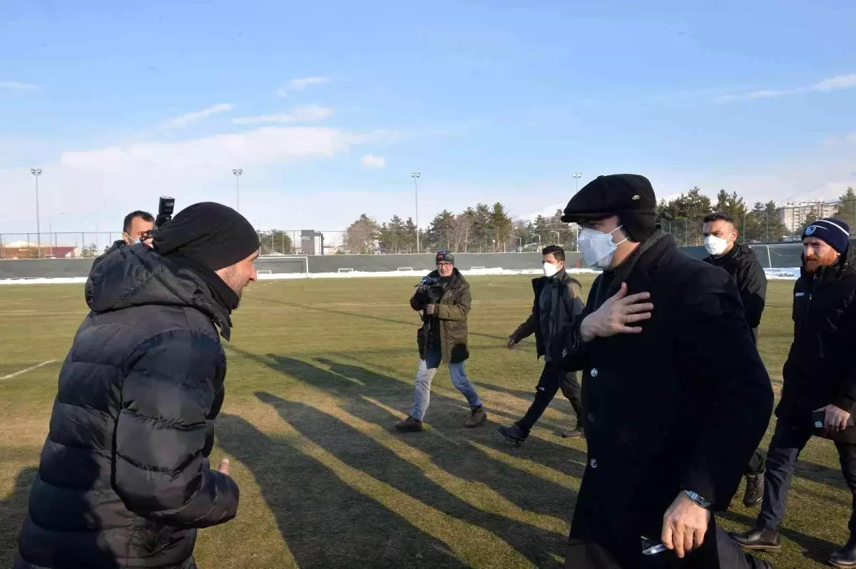 Vali Memiş'ten BB Erzurumspor antrenmanına ziyaret