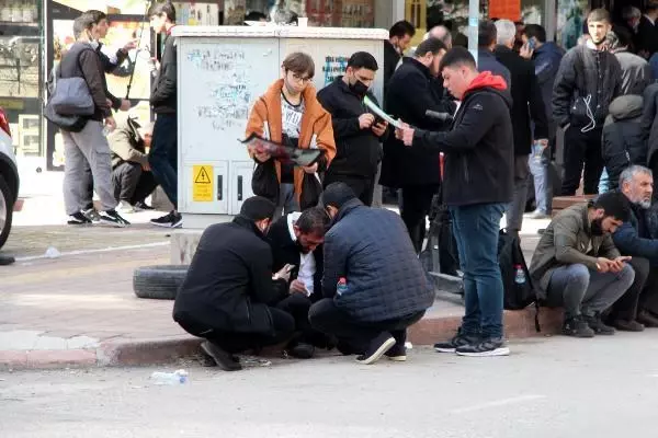 Son dakika... ALPARSLAN KUYTUL'UN DA ORTALARINDA BULUNDUĞU 'İZİNSİZ' YÜRÜYÜŞE POLİS MÜDAHALESİ