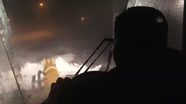 Doğum sancısı başlayan kadın ekiplerce hastaneye ulaştırıldı