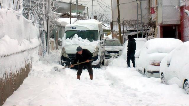 İstanbul'da planları alt üst edecek tahmin! Kar yağışı Mart ayıyla birlikte sona ermeyecek