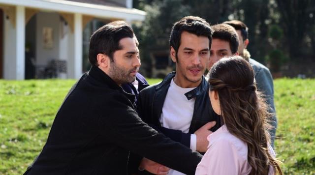 Adı Sevgi dizisi son bölümde neler oldu? Zeynep kardeşini korumak için Volkan'dan ayrılmıyor Adı Sevgi dizisi son bölümde neler oldu? Zeynep kardeşini korumak için Volkan'dan ayrılmıyor