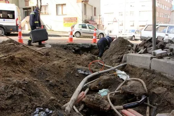 40 saat elektriksiz kalan Beşiktaş Dikilitaş Mahallesi'nde vatandaşlar mağdur oldu