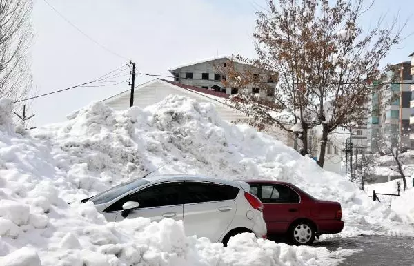 Bitlis'te 116 köy yolu kapalı; 1 ilçede taşımalı eğitime 'kar' pürüzü