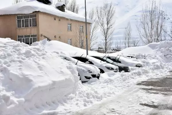 Bitlis'te 116 köy yolu kapalı; 1 ilçede taşımalı eğitime 'kar' pürüzü