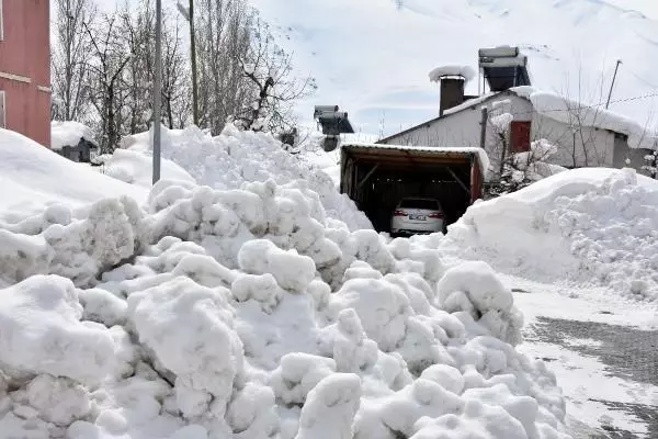 Bitlis'te 116 köy yolu kapalı; 1 ilçede taşımalı eğitime 'kar' pürüzü